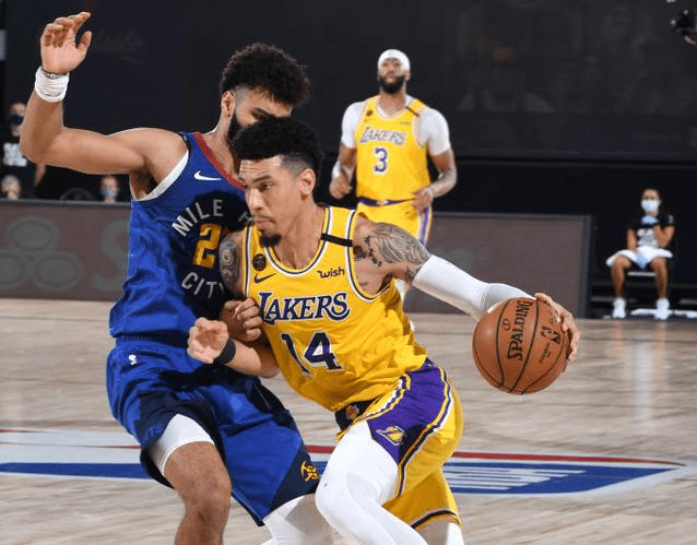  浓眉哥两双湖人轻取魔术结束三连败颓势