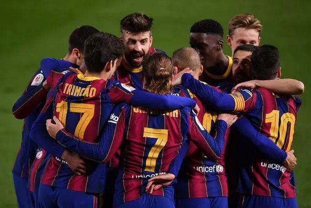  柏林联合极端球迷组织解散，俱乐部推动文明看台